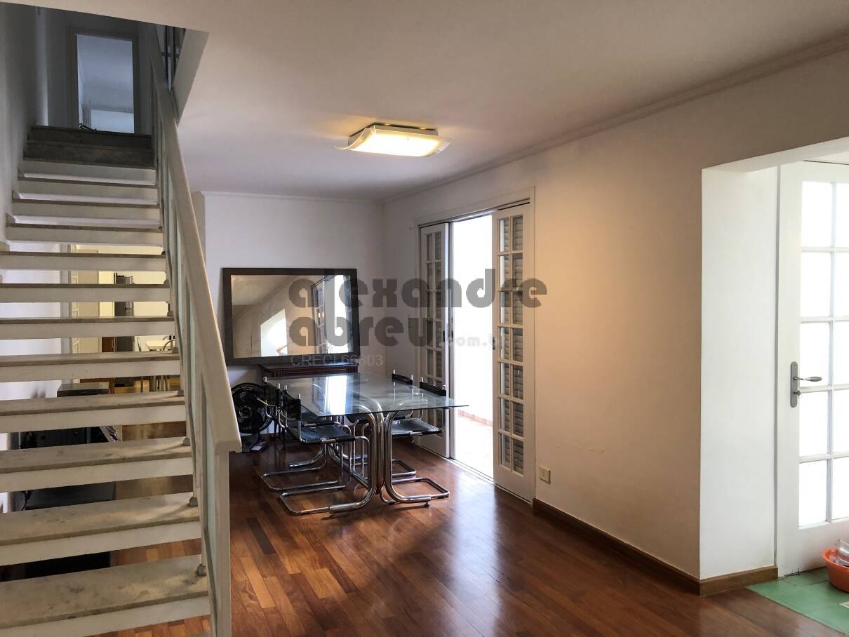 Casa à venda com 4 quartos, 162m² - Foto 1