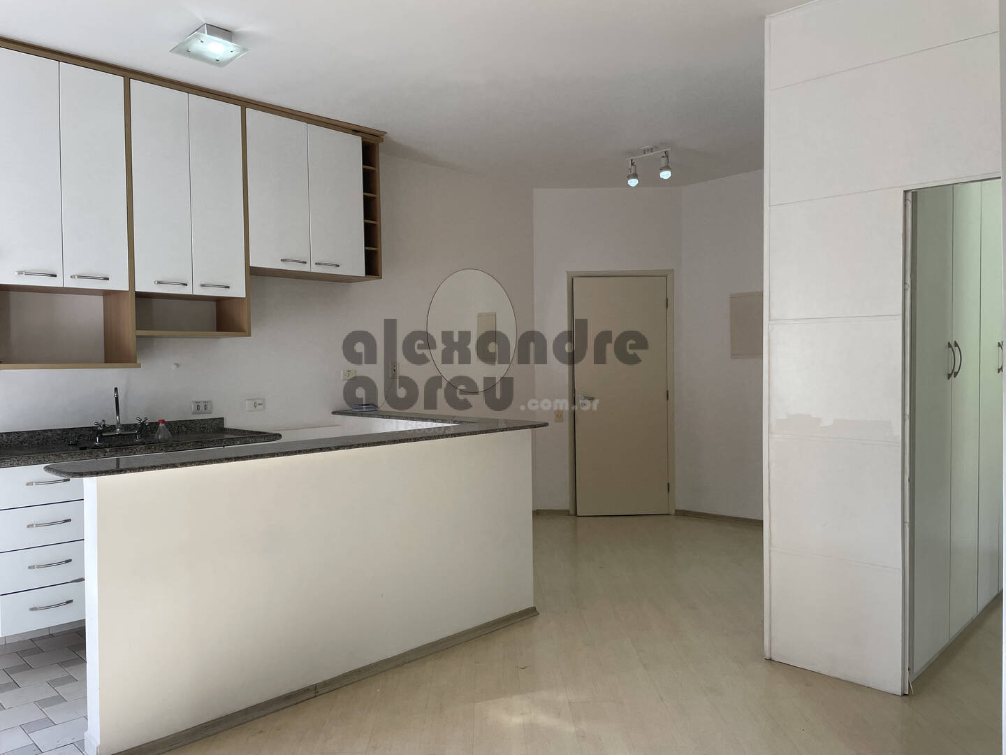 Apartamento à venda e aluguel com 1 quarto, 52m² - Foto 1